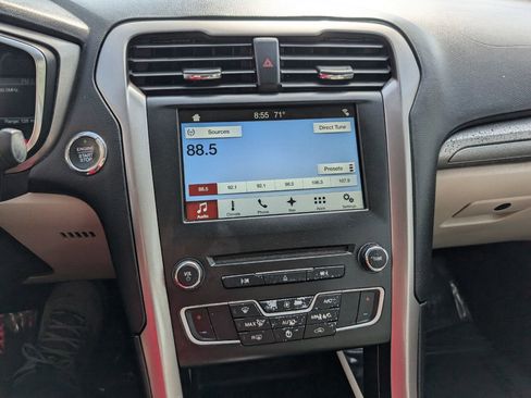 Used 2017 Ford Fusion SE FWD image 22