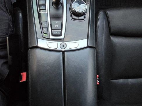 Used 2014 BMW 750Li xDrive w/ Executive Package image 27