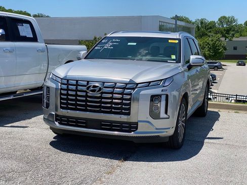 Used 2025 Hyundai Palisade Calligraphy FWD image 3