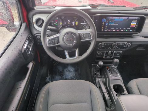 Used 2025 Jeep Wrangler Unlimited Sahara image 17