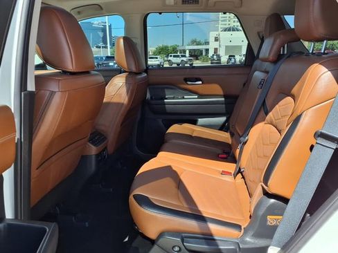 Used 2024 Nissan Pathfinder Platinum w/ Black Appearance Package FWD image 5