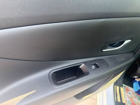 Certified 2025 Hyundai Elantra SE FWD image 14