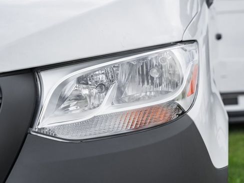 Used 2023 Mercedes-Benz Sprinter 4500 image 8