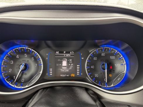 Used 2020 Chrysler Pacifica Touring-L image 12