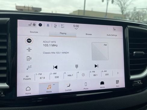 Used 2024 Chrysler Pacifica Touring-L image 24