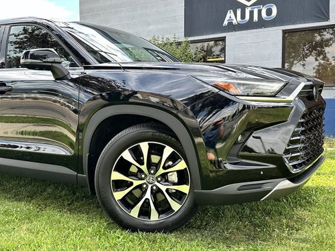 Used 2026 Toyota Grand Highlander AWD Hybrid image 3