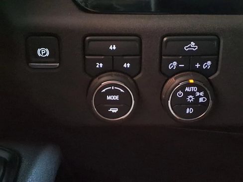 Used 2025 Chevrolet Silverado 2500 LT AWD/4WD image 27