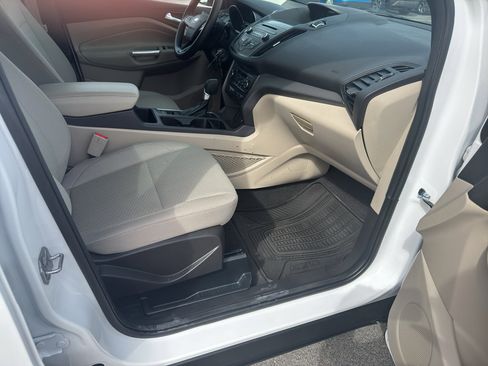 Used 2017 Ford Escape SE image 22