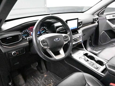 Used 2021 Ford Explorer Limited w/ Equipment Group 301A AWD/4WD image 10
