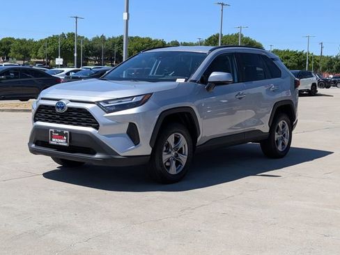 Used 2024 Toyota RAV4 XLE AWD/4WD image 9