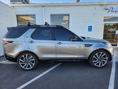 Used 2017 Land Rover Discovery HSE Luxury AWD/4WD image 6
