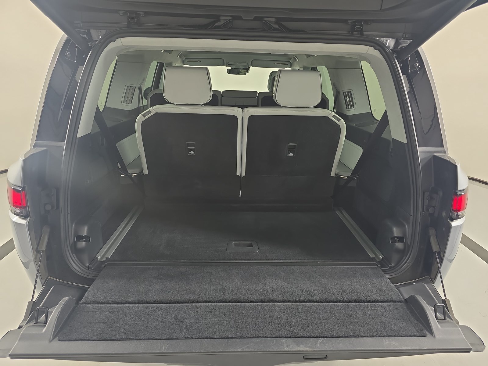 Used 2024 Rivian R1S Adventure Dual AWD/4WD image 15