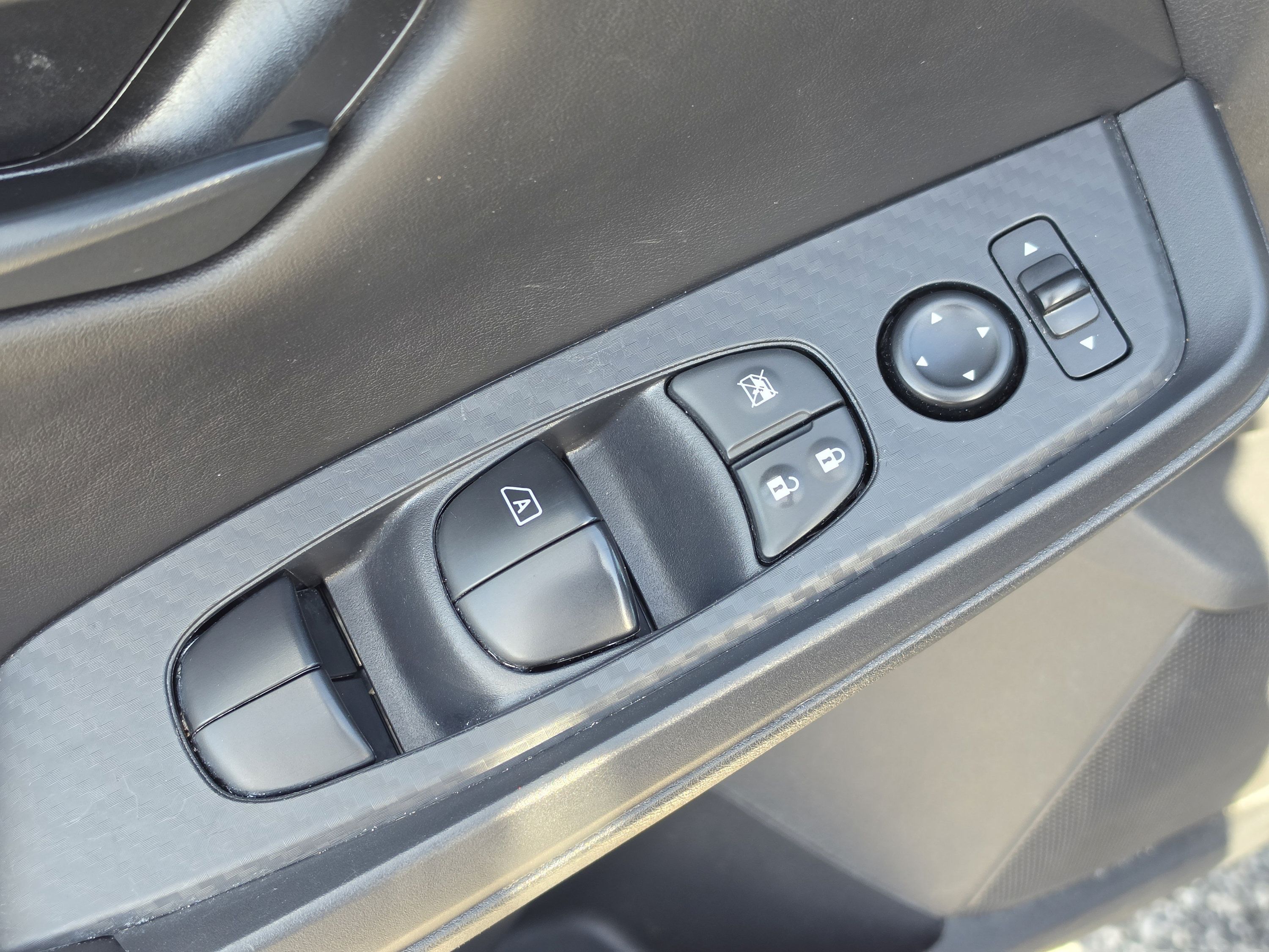 Used 2025 Nissan Sentra S FWD image 22