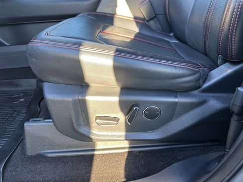 Used 2022 Ford Expedition Limited image 13