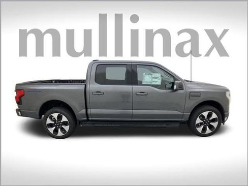 New 2023 Ford F150 Lightning Platinum image 18