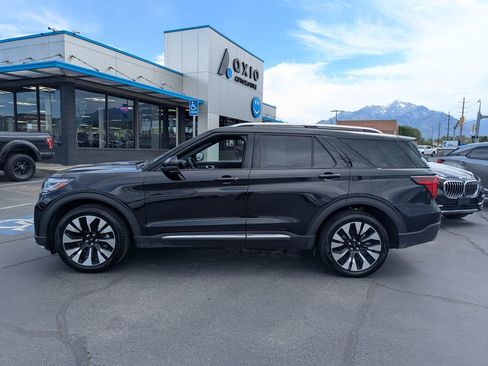 Used 2026 Ford Explorer Platinum w/ LUX Leather Package AWD/4WD image 8