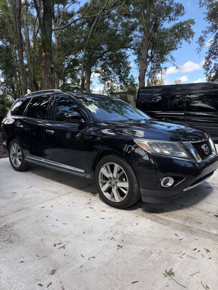 Used 2015 Nissan Pathfinder Platinum FWD image 2