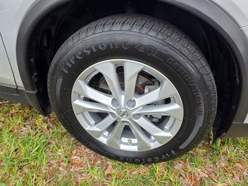 Used 2015 Nissan Rogue SV FWD image 6