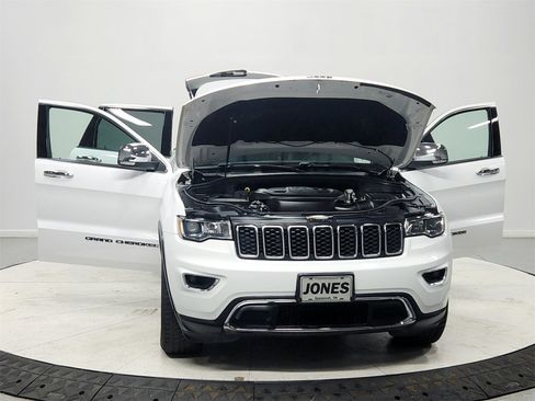 Used 2018 Jeep Grand Cherokee Limited image 10