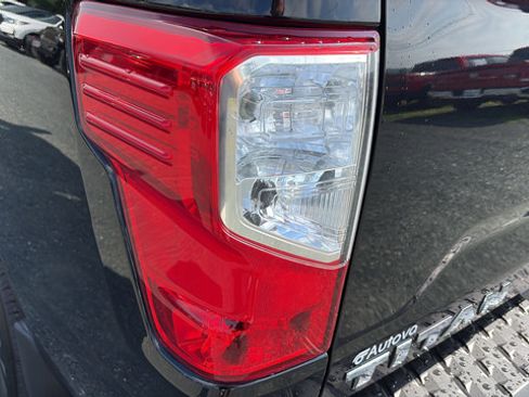 Used 2021 Nissan Titan SV w/ SV Convenience Package AWD/4WD image 29