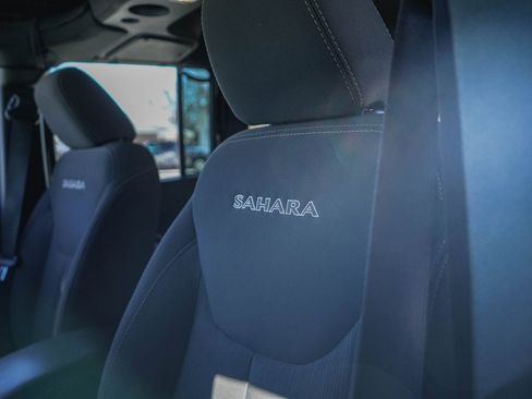 Used 2017 Jeep Wrangler Unlimited Sahara w/ Connectivity Group image 16