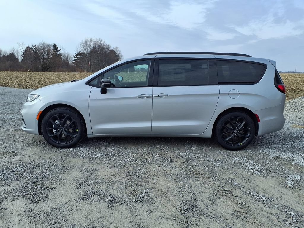 New 2026 Chrysler Pacifica Select w/ S Appearance Package FWD image 30