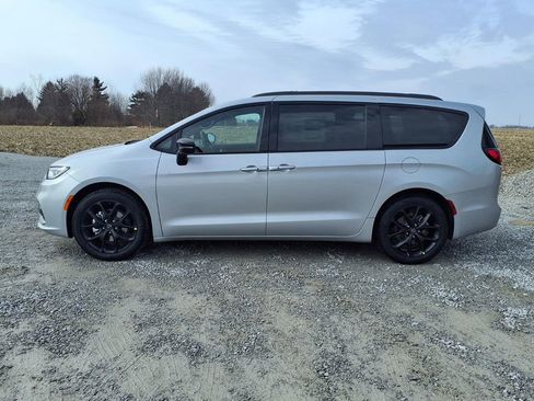 New 2026 Chrysler Pacifica Select w/ S Appearance Package FWD image 30