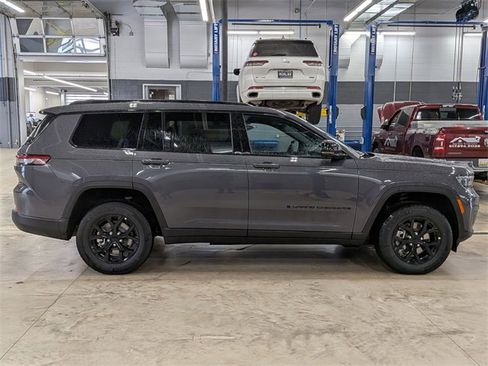 New 2025 Jeep Grand Cherokee L Laredo image 6