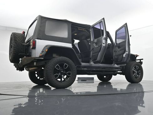 Used 2018 Jeep Wrangler Unlimited Sport AWD/4WD image 29
