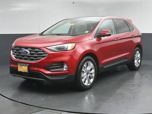Certified 2022 Ford Edge Titanium w/ Class II Trailer Tow Package image 3