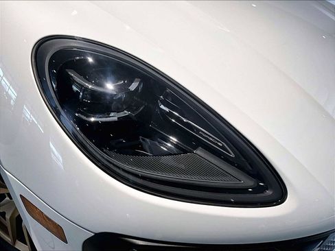 Used 2025 Porsche Macan image 15