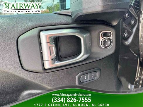 Used 2024 Jeep Gladiator Sport AWD/4WD image 15