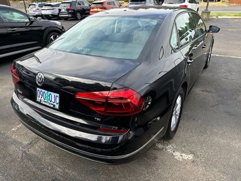 Used 2018 Volkswagen Passat 2.0T S w/ Driver Assistance Package FWD image 3