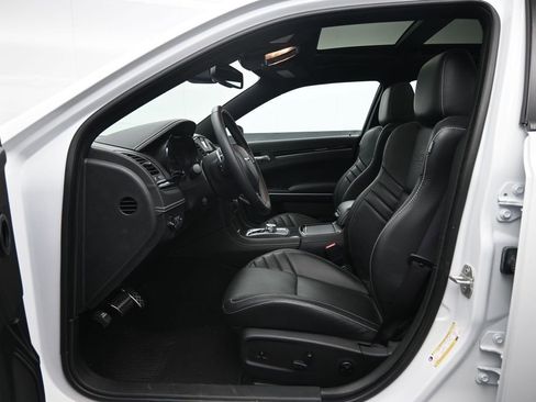 Used 2023 Chrysler 300 C RWD image 26