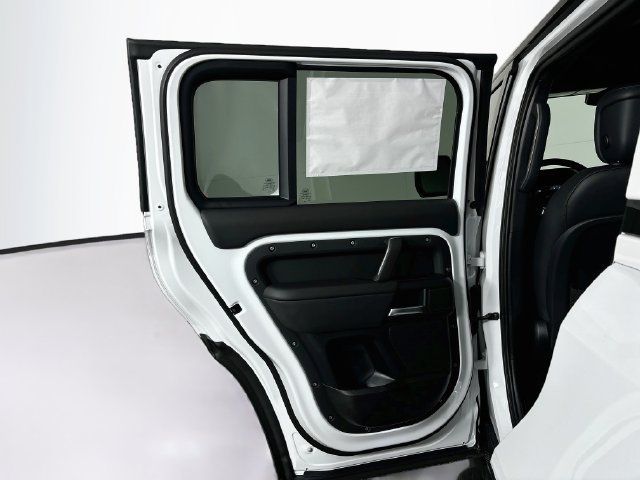 New 2026 Land Rover Defender 110 X-Dynamic SE AWD/4WD image 22