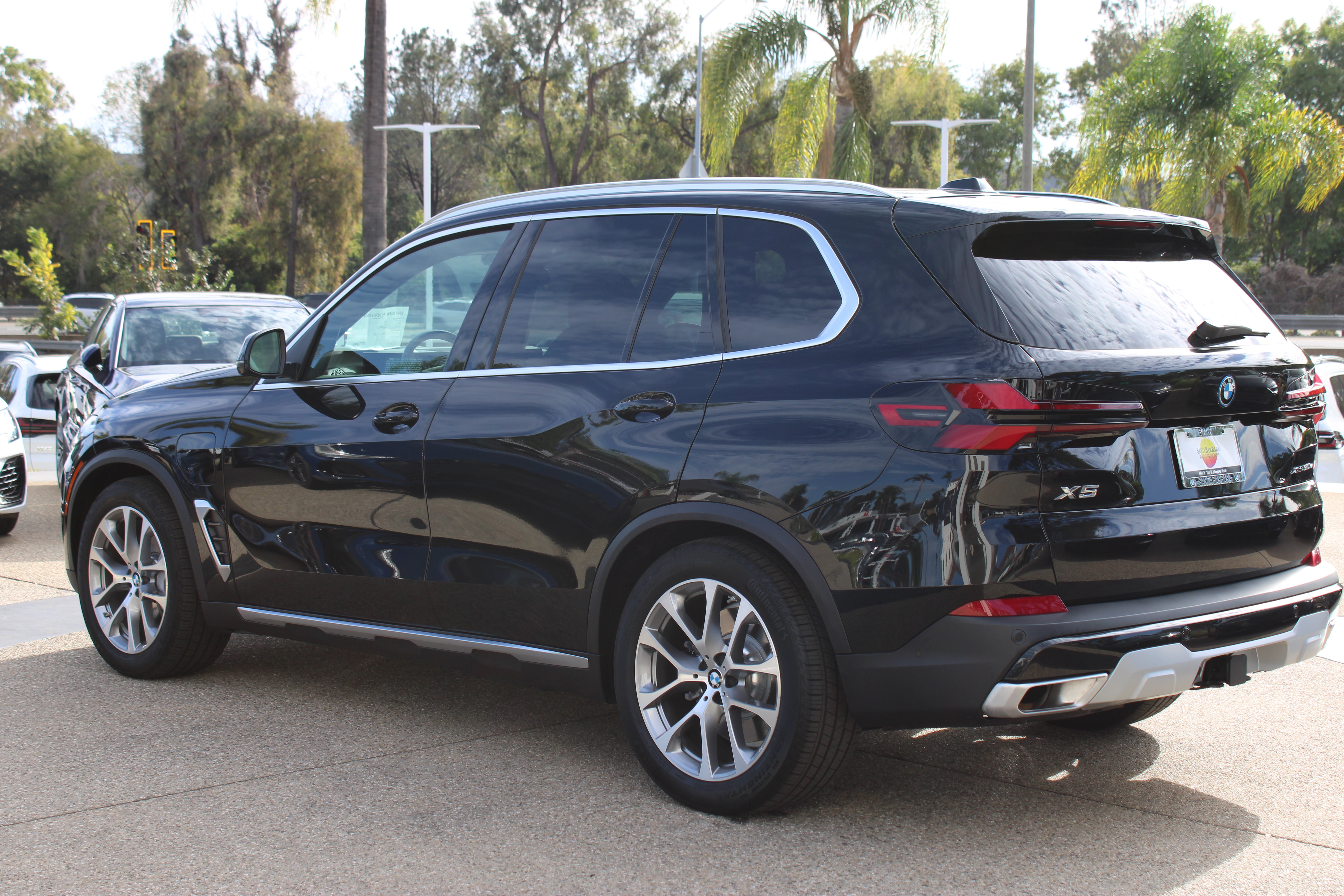 Used 2026 BMW X5 xDrive50e w/ Parking Assistance Package AWD/4WD image 3
