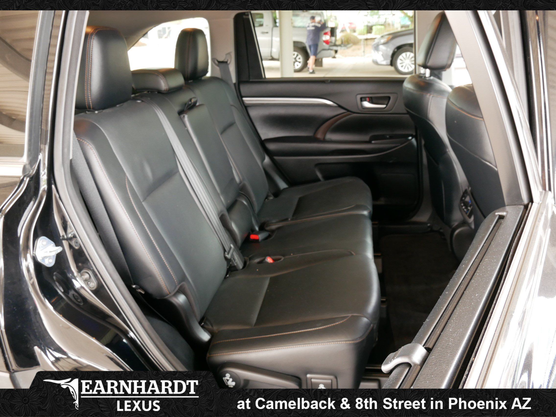 Used 2017 Toyota Highlander Limited w/ Carpet Mat Package AWD/4WD image 3