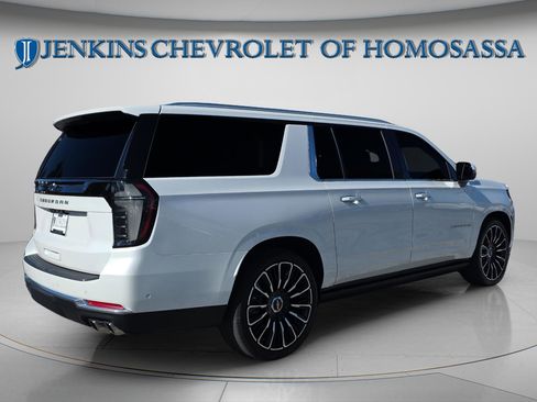 Used 2025 Chevrolet Suburban High Country image 8
