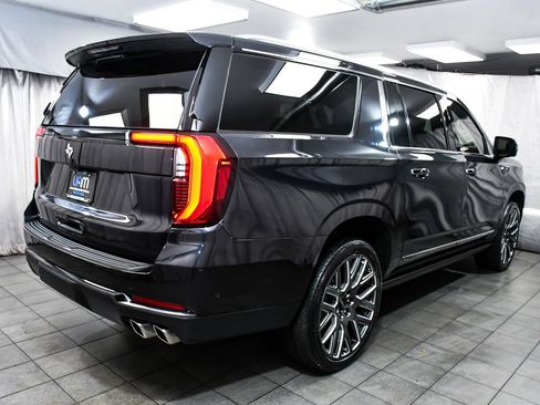 Used 2025 GMC Yukon XL Denali Ultimate AWD/4WD image 6