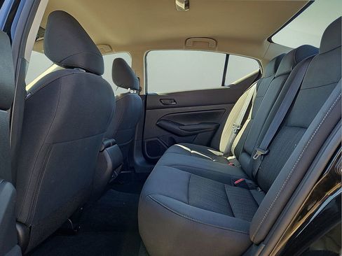 Used 2025 Nissan Altima 2.5 SV image 15