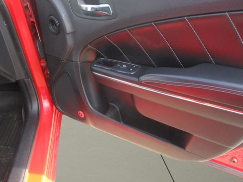 Used 2014 Dodge Charger R/T image 32