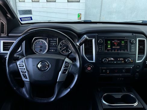 Used 2019 Nissan Titan SV w/ SV Convenience Package image 15