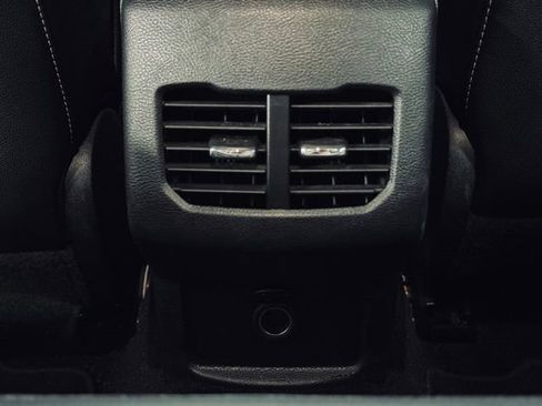 Used 2017 Ford Fusion SE w/ Fusion SE Technology Package image 20