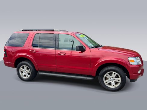 Used 2010 Ford Explorer XLT AWD/4WD image 2