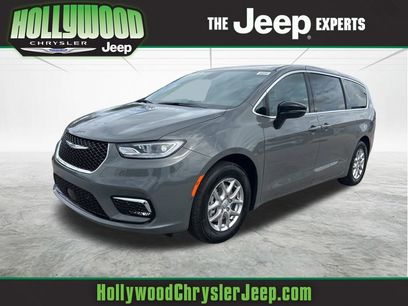 New 2025 Chrysler Pacifica Select