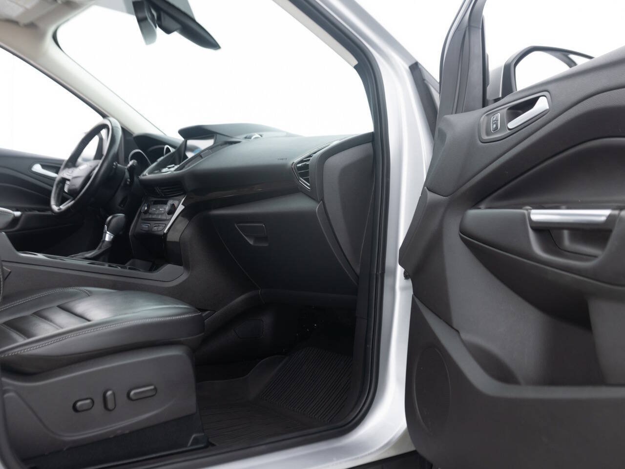 Used 2017 Ford Escape Titanium FWD image 30