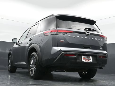Used 2025 Nissan Pathfinder SV AWD/4WD image 38