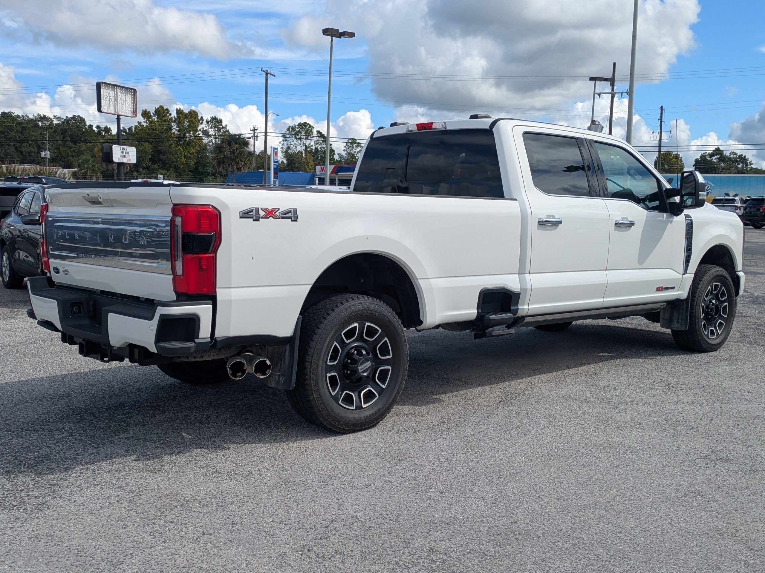 Used 2023 Ford F250 Platinum AWD/4WD image 4