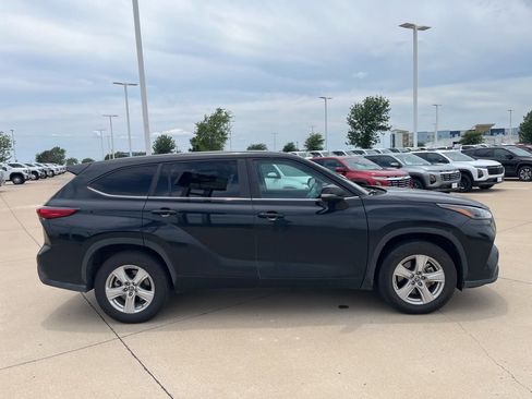 Used 2023 Toyota Highlander L FWD image 6