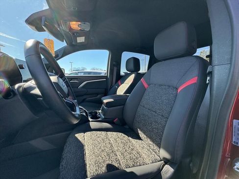 Used 2024 Chevrolet Colorado Z71 w/ Z71 Convenience Package 2 image 15